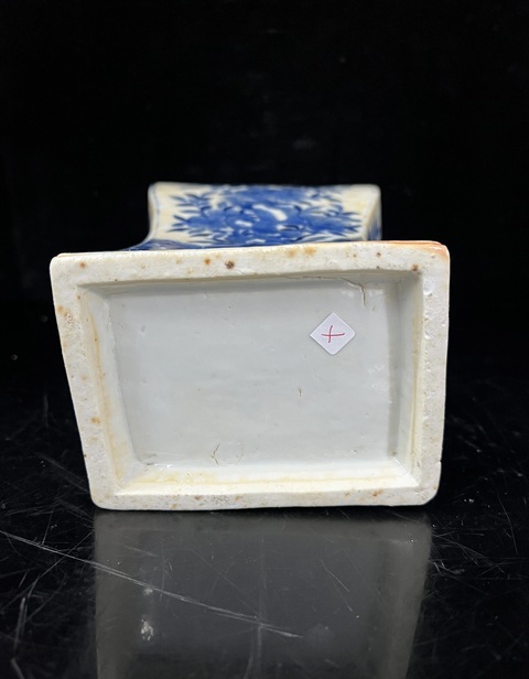 古玩陶瓷青花花卉紋四方瓶拍賣，當(dāng)前價(jià)格3888元