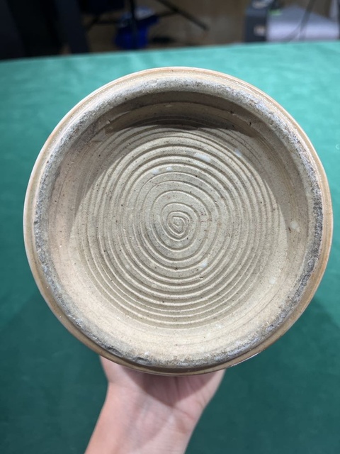 古玩陶瓷清中期 哥釉粉彩團(tuán)鶴紋雙耳瓶拍賣，當(dāng)前價格9000元