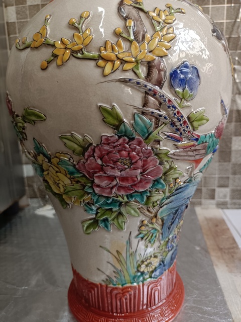古玩陶瓷粉彩雕瓷瓶拍賣,當前價格5800元