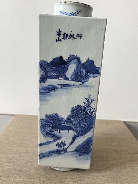 古玩陶瓷清晚·青花山水人物紋琮式瓶 真品鑒賞圖