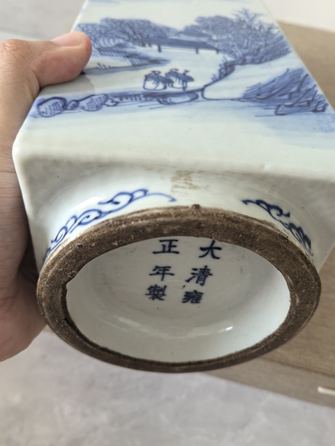 古玩陶瓷清晚·青花山水人物紋琮式瓶 真品鑒賞圖