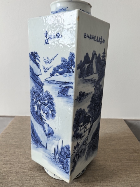 古玩陶瓷清晚·青花山水人物紋琮式瓶 真品鑒賞圖
