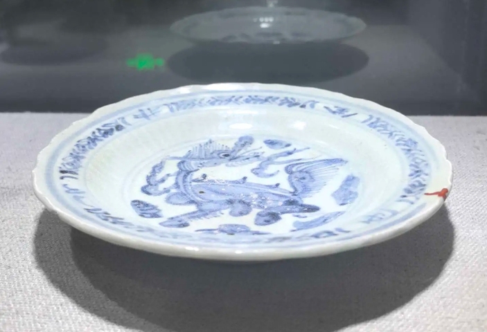 古玩陶瓷麒麟望月青花盤真品鑒賞圖