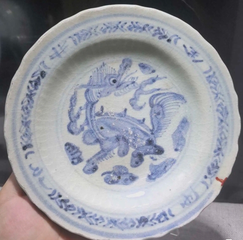 古玩陶瓷麒麟望月青花盤真品鑒賞圖