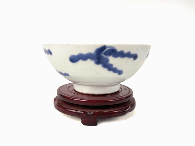 古玩陶瓷清早期·青花過(guò)墻龍大碗真品鑒賞圖
