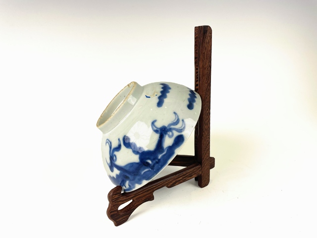 古玩陶瓷清早期·青花過(guò)墻龍大碗真品鑒賞圖
