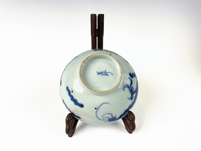 古玩陶瓷清早期·青花過(guò)墻龍大碗真品鑒賞圖