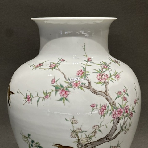 古玩陶瓷粉彩花鳥(niǎo)紋觀音瓶真品鑒賞圖