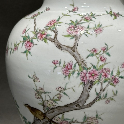 古玩陶瓷粉彩花鳥(niǎo)紋觀音瓶真品鑒賞圖