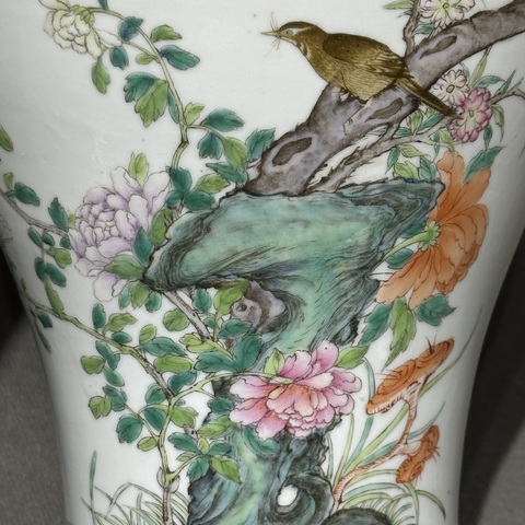 古玩陶瓷粉彩花鳥(niǎo)紋觀音瓶真品鑒賞圖
