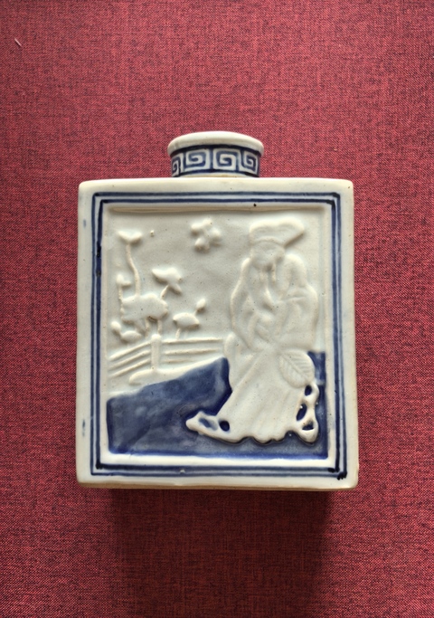 古玩陶瓷青花浮雕人物紋茶葉罐真品鑒賞圖