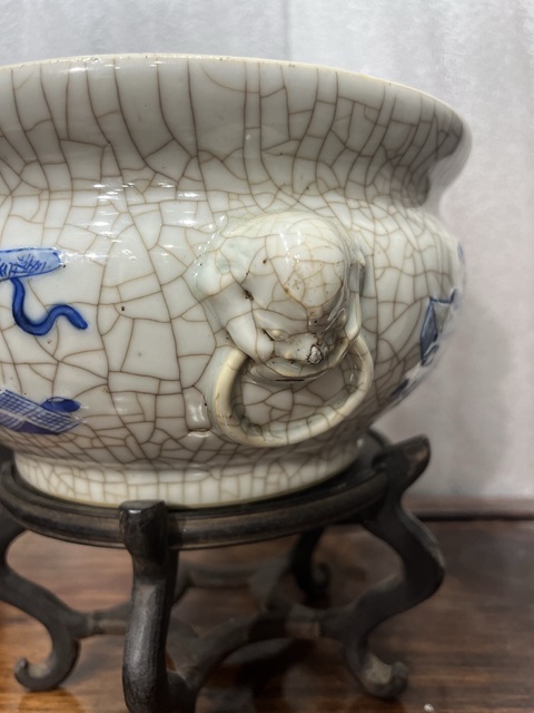 古玩陶瓷哥釉地青花雙鋪首圈足香爐拍賣,當(dāng)前價格8600元