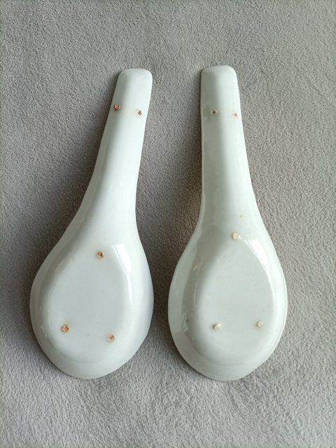 古玩陶瓷黃地粉彩纏枝花紋勺真品鑒賞圖