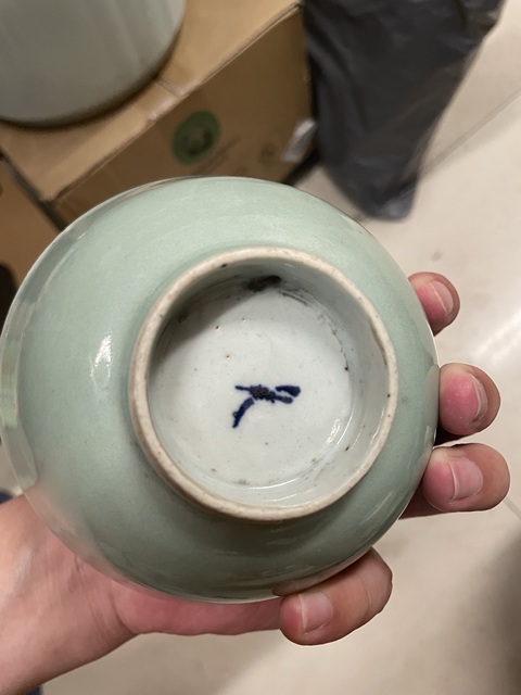 古玩陶瓷豆青釉茶杯真品鑒賞圖