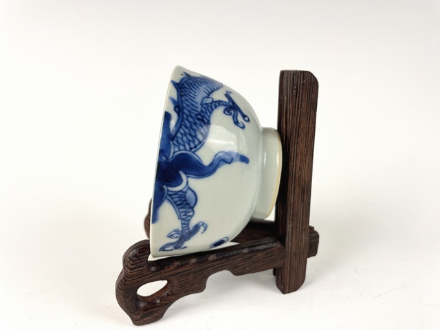 古玩陶瓷（已實物鑒真）清雍正·青花過墻龍茶圓拍賣，當前價格7800元