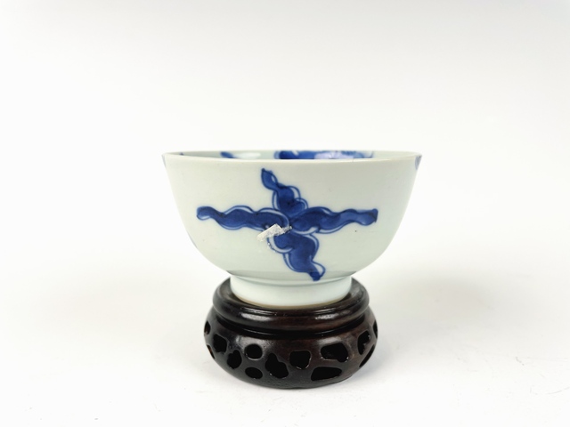 古玩陶瓷（已實物鑒真）清雍正·青花過墻龍茶圓拍賣，當前價格7800元