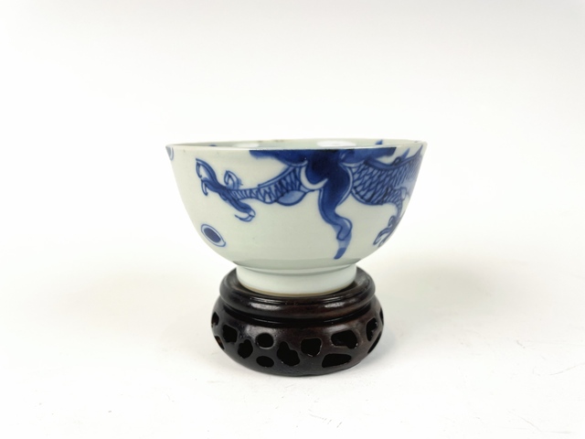 古玩陶瓷（已實物鑒真）清雍正·青花過墻龍茶圓拍賣，當前價格7800元