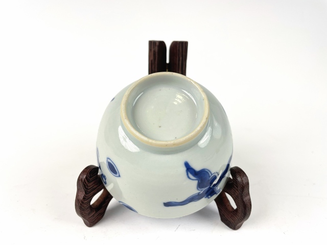 古玩陶瓷（已實物鑒真）清雍正·青花過墻龍茶圓拍賣，當前價格7800元