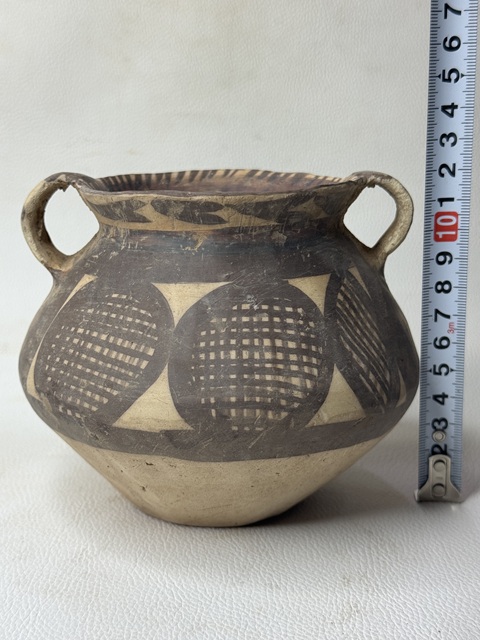 古玩陶瓷文化期·彩繪網格紋雙耳罐真品鑒賞圖
