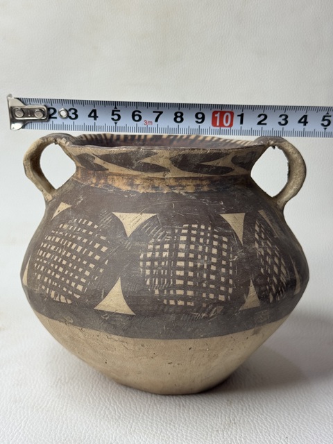 古玩陶瓷文化期·彩繪網格紋雙耳罐真品鑒賞圖