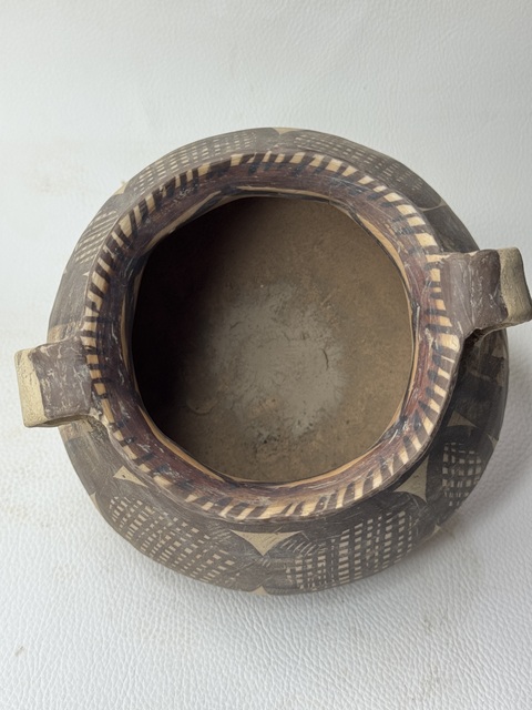 古玩陶瓷文化期·彩繪網格紋雙耳罐真品鑒賞圖