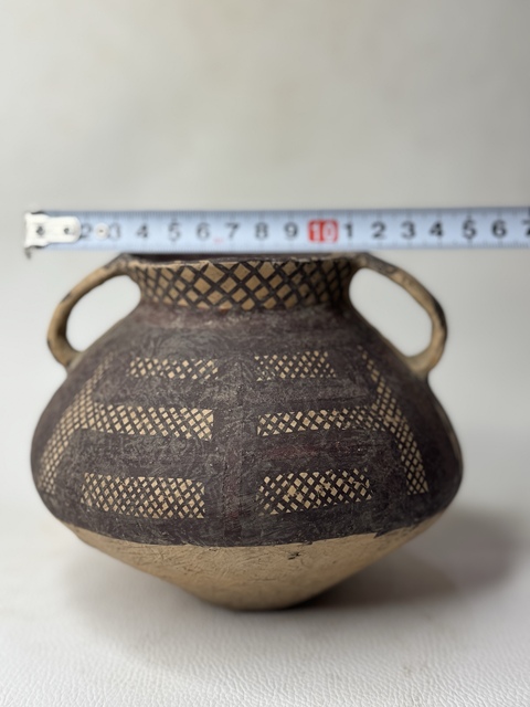 古玩陶瓷文化期·彩繪網(wǎng)格紋雙耳罐真品鑒賞圖