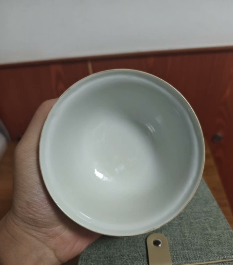 古玩陶瓷礬紅獅紋蓋碗真品鑒賞圖