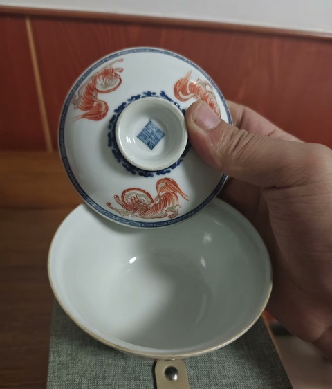 古玩陶瓷礬紅獅紋蓋碗真品鑒賞圖