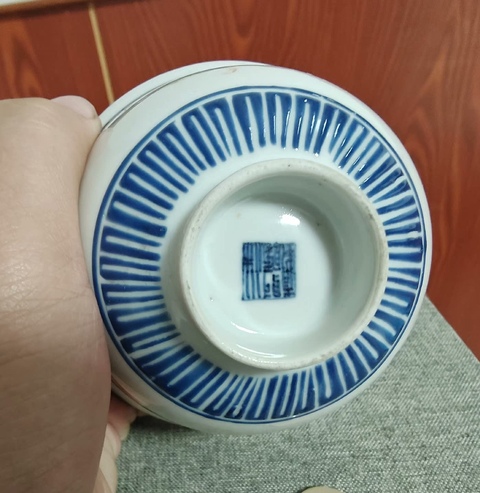 古玩陶瓷礬紅獅紋蓋碗真品鑒賞圖