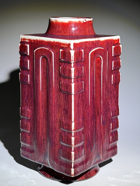 古玩陶瓷紅釉琮式瓶真品鑒賞圖