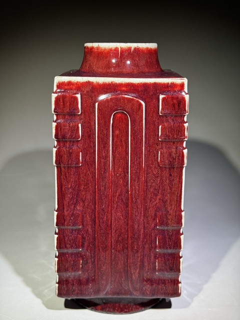 古玩陶瓷紅釉琮式瓶真品鑒賞圖