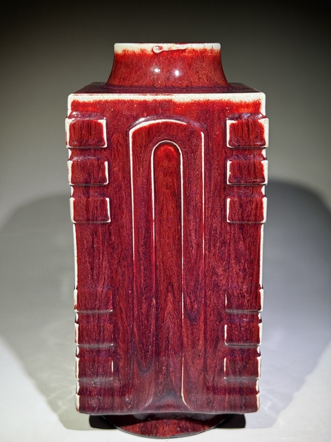 古玩陶瓷紅釉琮式瓶真品鑒賞圖