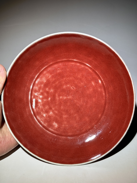 古玩陶瓷霽紅釉盤真品鑒賞圖