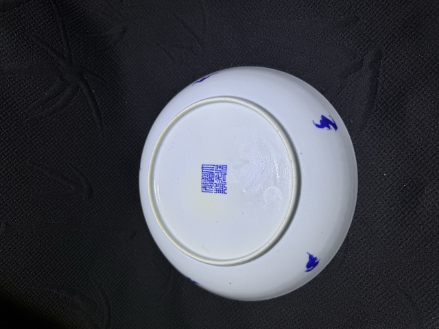 古玩陶瓷青花纏枝花卉紋臥盤真品鑒賞圖