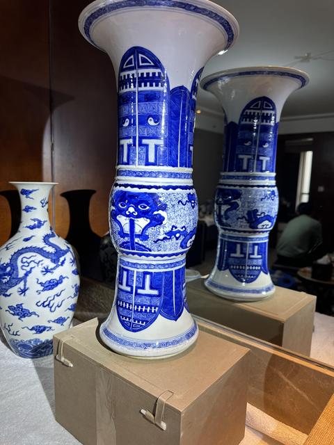 古玩陶瓷青花花觚真品鑒賞圖