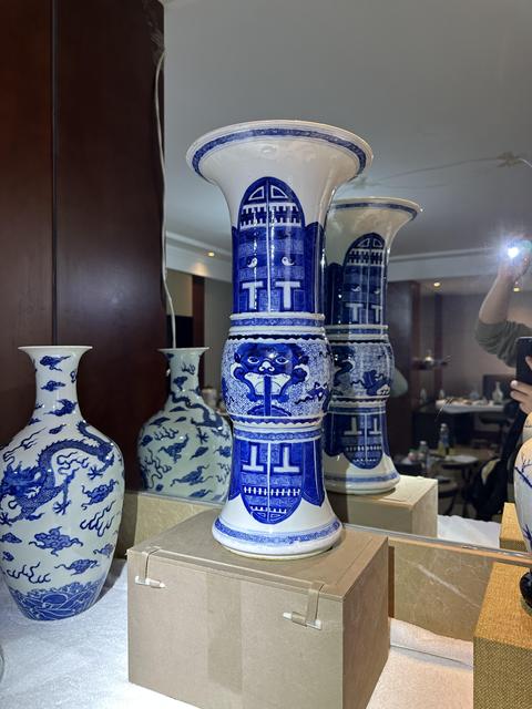 古玩陶瓷青花花觚真品鑒賞圖