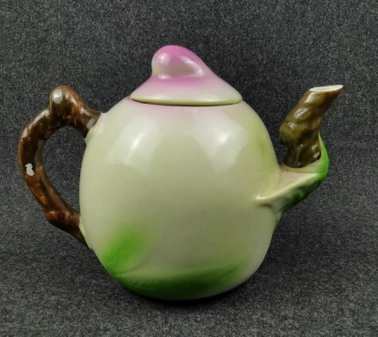 古玩陶瓷大號創(chuàng)匯時期壽桃型茶壺拍賣,當(dāng)前價格188元