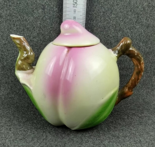 古玩陶瓷大號創(chuàng)匯時期壽桃型茶壺拍賣,當(dāng)前價格188元