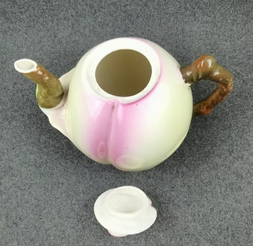 古玩陶瓷大號創(chuàng)匯時期壽桃型茶壺拍賣,當(dāng)前價格188元