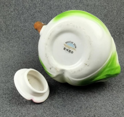 古玩陶瓷大號創(chuàng)匯時期壽桃型茶壺拍賣,當(dāng)前價格188元