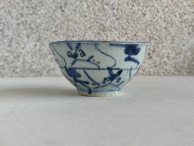 古玩陶瓷青花靈芝紋茶碗真品鑒賞圖