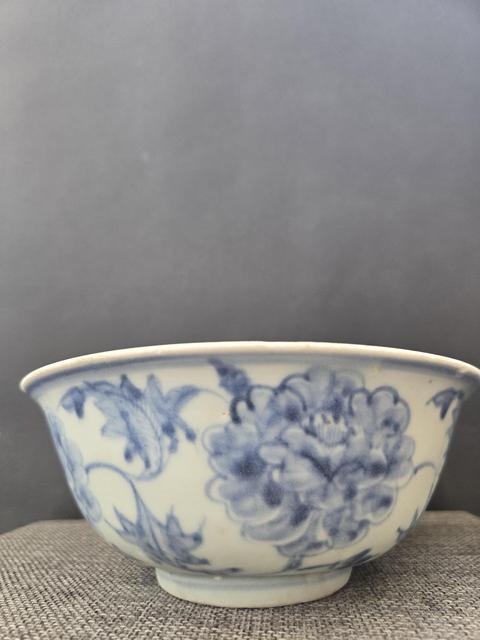 古玩陶瓷花卉紋青花碗真品鑒賞圖