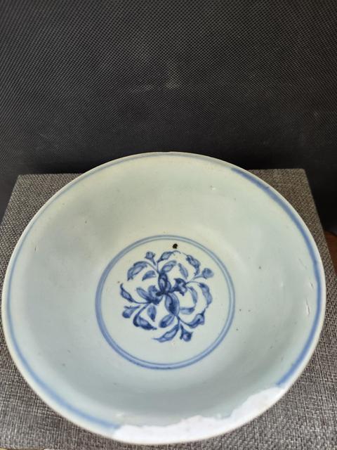 古玩陶瓷花卉紋青花碗真品鑒賞圖