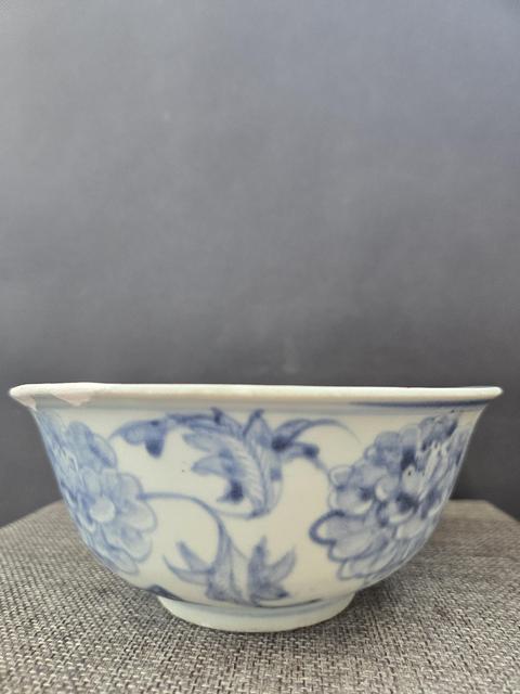 古玩陶瓷花卉紋青花碗真品鑒賞圖