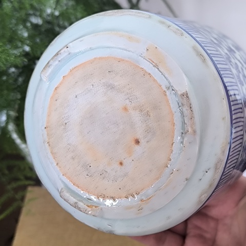 古玩陶瓷青花纏枝花卉紋三足爐真品鑒賞圖