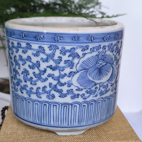 古玩陶瓷青花纏枝花卉紋三足爐真品鑒賞圖