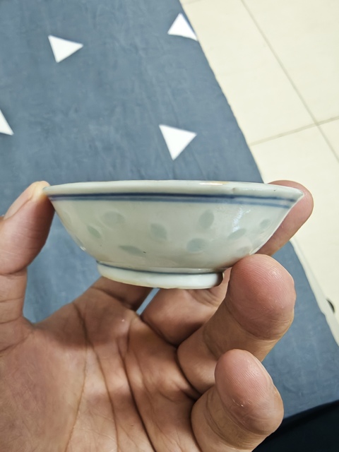 古玩陶瓷青花玲瓏瓷花卉紋盤真品鑒賞圖