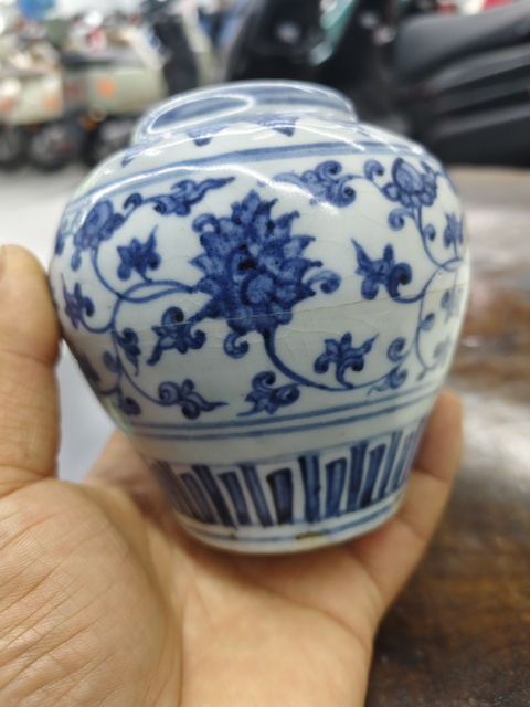 古玩陶瓷花卉紋青花罐真品鑒賞圖