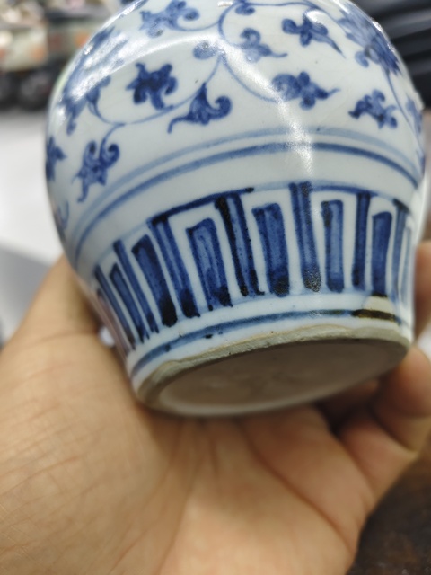 古玩陶瓷花卉紋青花罐真品鑒賞圖