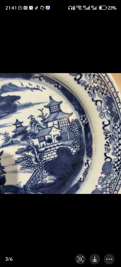 古玩陶瓷樓臺亭閣山水紋青花盤真品鑒賞圖